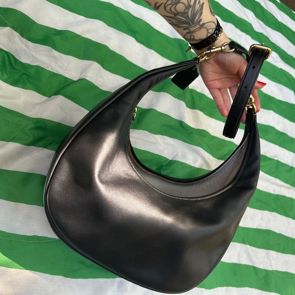 COACH Juliet sling bag - black glove tanned leather - Picture 7 of 11